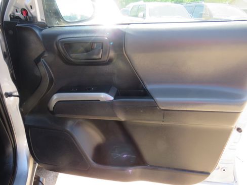 Used 2017 Toyota Tacoma SR5 w/ Tow Package image 17