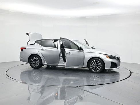 Used 2023 Nissan Altima 2.5 SV image 50