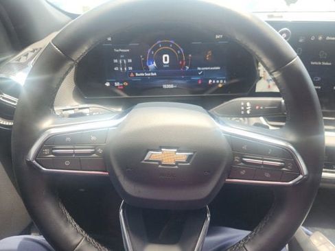 Used 2026 Chevrolet Equinox LT FWD image 9