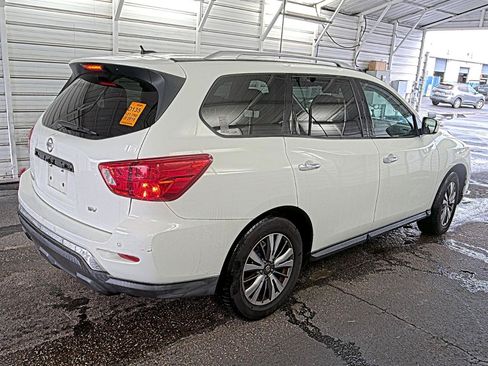 Used 2018 Nissan Pathfinder SV FWD image 3