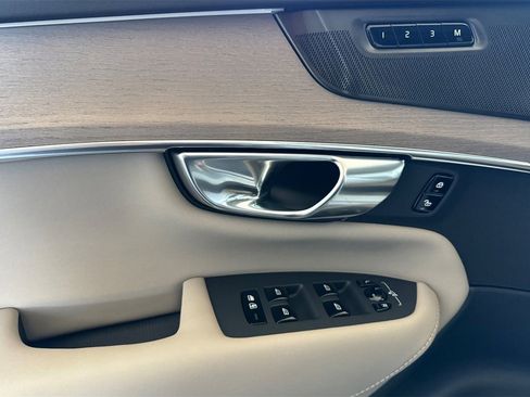 New 2026 Volvo XC90 B6 Plus w/ Protection Package Premier AWD/4WD image 12