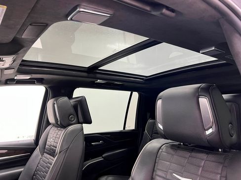Used 2022 Cadillac Escalade ESV Sport Platinum AWD/4WD image 13