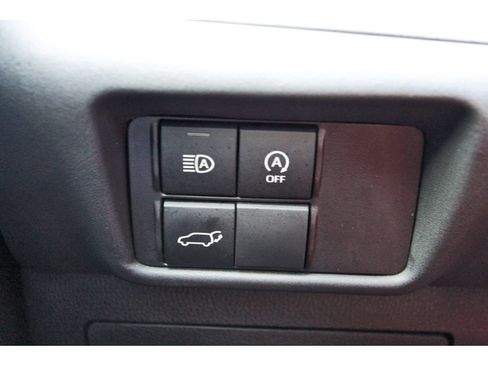 Used 2023 Toyota Highlander XLE FWD image 22