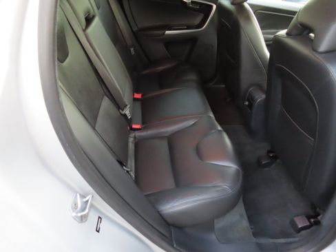 Used 2016 Volvo XC60 T5 Premier image 14