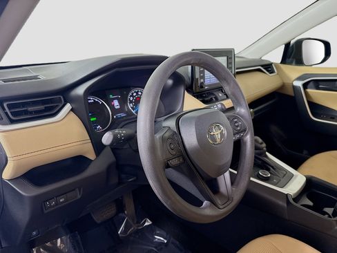 Used 2020 Toyota RAV4 LE image 22