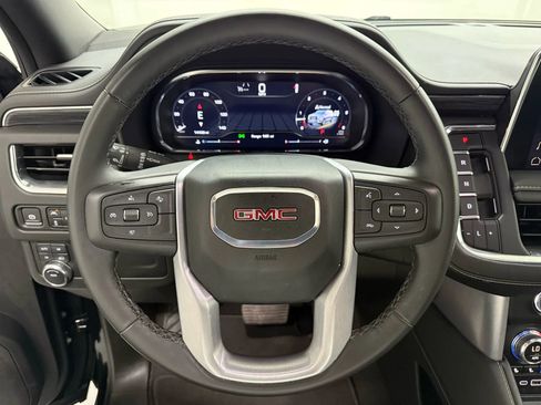 Used 2024 GMC Yukon SLT image 33