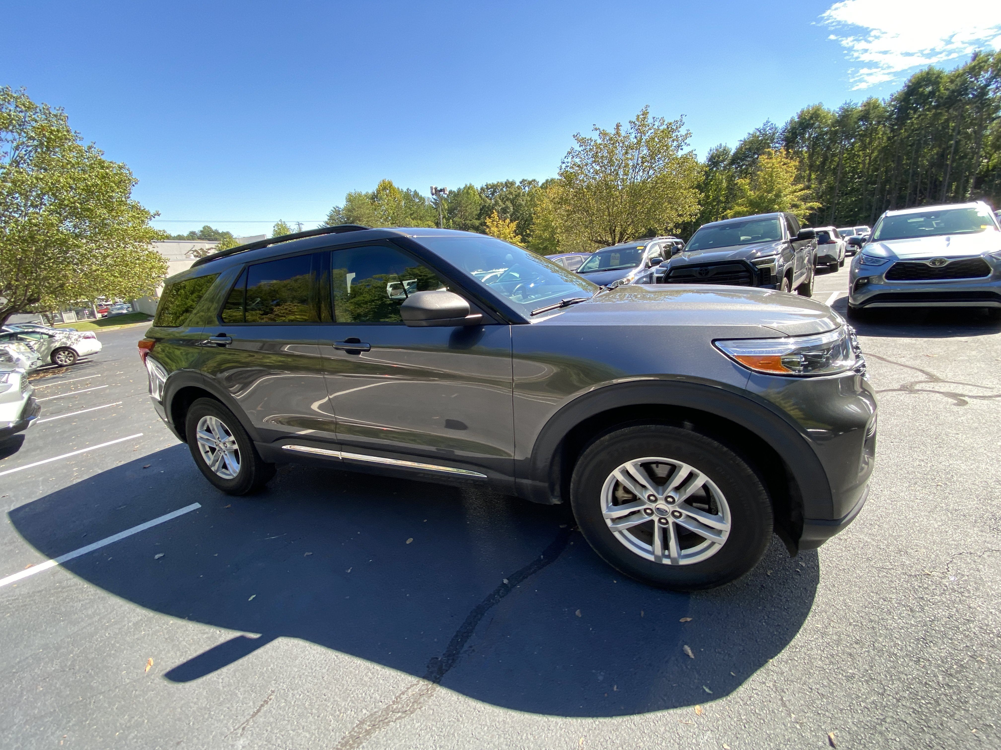 Used 2020 Ford Explorer XLT w/ Class III Trailer Tow Package AWD/4WD image 18