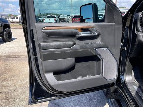 Used 2024 Chevrolet Silverado 3500 High Country w/ Technology Package AWD/4WD image 17