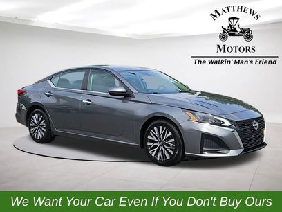 Used 2023 Nissan Altima 2.5 SV