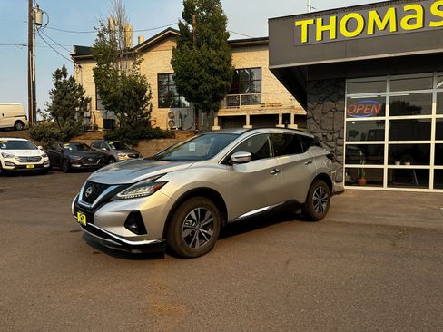 Used 2023 Nissan Murano SV image 2