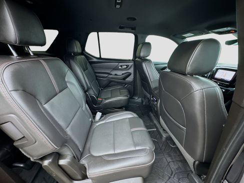 Used 2022 Chevrolet Traverse RS w/ LPO, Floor Liner Package image 19