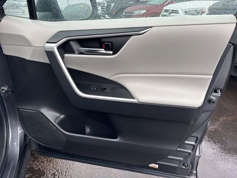 Used 2023 Toyota RAV4 XLE image 28