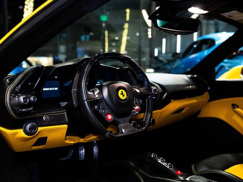 Used 2016 Ferrari 488 GTB RWD image 23