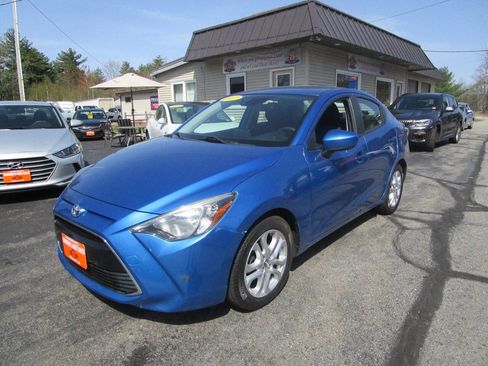 Used 2017 Toyota Yaris iA image 2