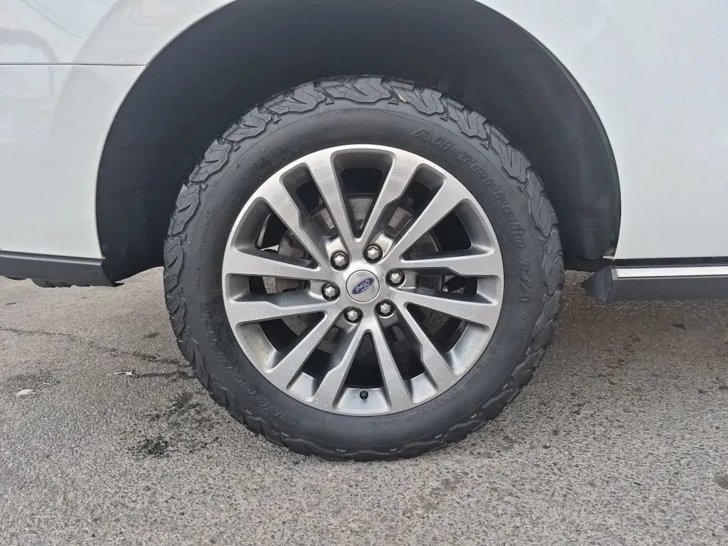 Used 2018 Ford Expedition Limited w/ Equipment Group 301A AWD/4WD image 28