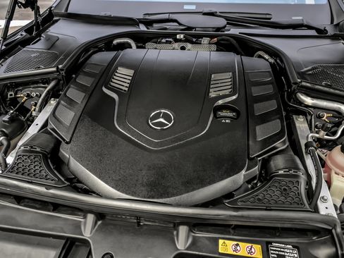 Used 2023 Mercedes-Benz S 580 4MATIC Sedan w/ AMG Line image 17