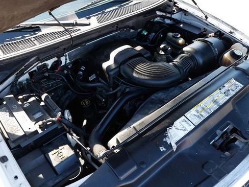 Used 2002 Ford Expedition XLT image 48