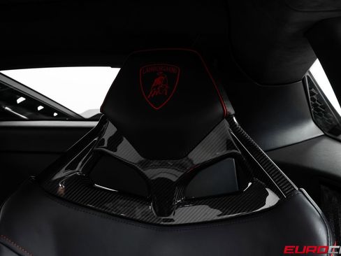 Used 2021 Lamborghini Huracan EVO RWD image 39