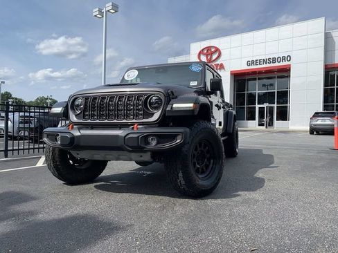 Used 2024 Jeep Gladiator Mojave w/ Safety Group AWD/4WD image 4