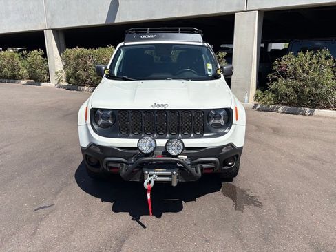 Used 2018 Jeep Renegade Trailhawk w/ UConnect 8.4 Nav Group AWD/4WD image 4