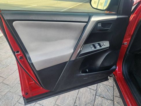 Used 2015 Toyota RAV4 LE image 9