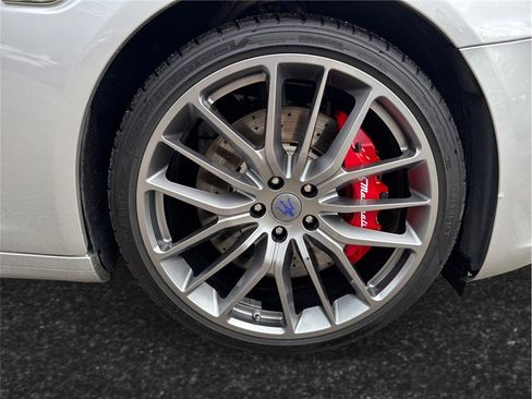 Used 2018 Maserati Quattroporte GTS GranSport image 12