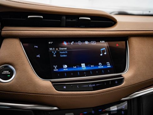 Used 2018 Cadillac XT5 Platinum w/ Driver Assist Package image 33