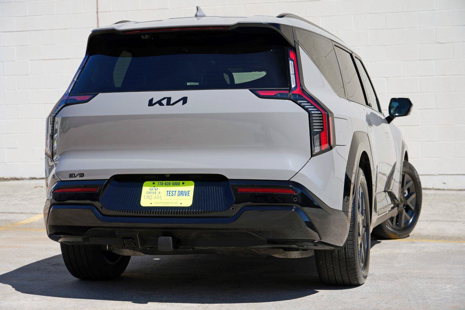 Used 2026 Kia EV9 Land w/ Nightfall Edition Package AWD/4WD image 4