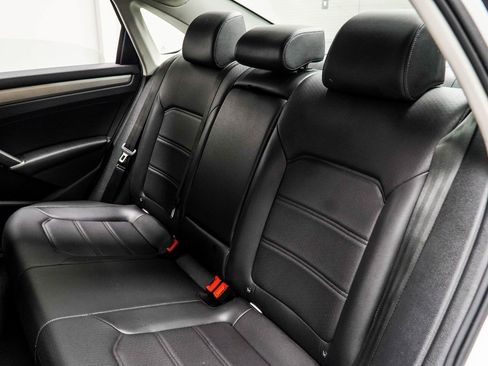 Used 2021 Volkswagen Passat 2.0T SE image 37