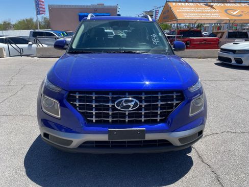 Used 2025 Hyundai Venue SEL FWD image 2
