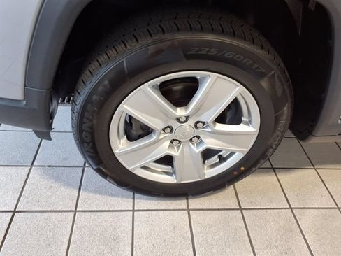 Used 2022 Jeep Compass Latitude w/ Sun and Sound Group AWD/4WD image 5