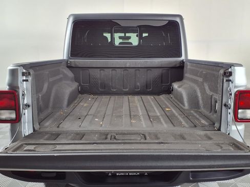 Used 2023 Jeep Gladiator Sport AWD/4WD image 14