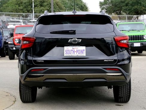 Used 2024 Chevrolet Trax ACTIV image 6