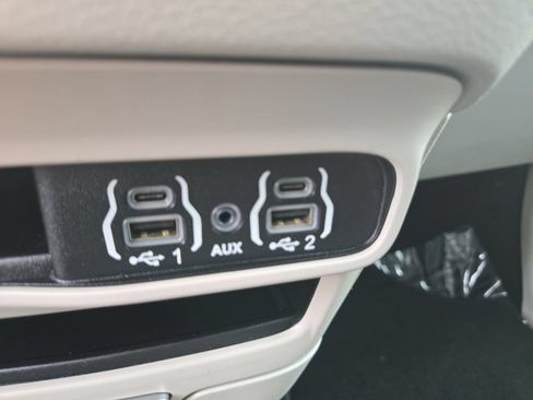 Used 2023 Chrysler Pacifica Touring-L FWD image 35