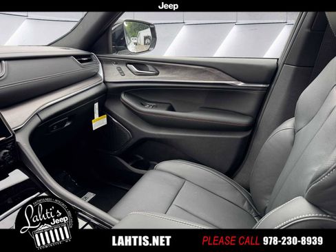 New 2025 Jeep Grand Cherokee L Overland w/ Luxury Tech Group IV image 14
