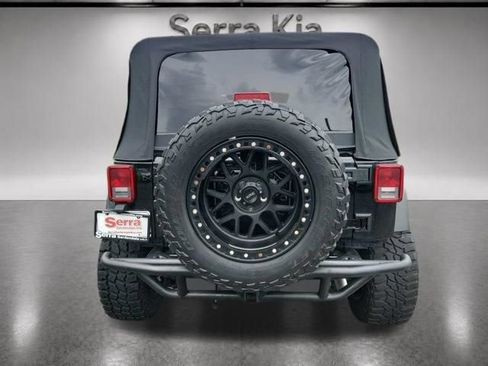 Used 2016 Jeep Wrangler Unlimited Sahara w/ Connectivity Group AWD/4WD image 4