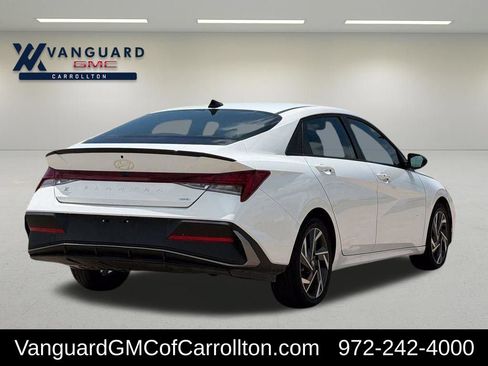 Used 2025 Hyundai Elantra SEL FWD image 9