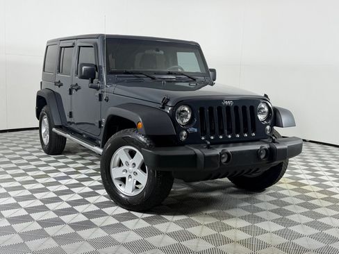 Used 2018 Jeep Wrangler Unlimited Sport AWD/4WD image 2