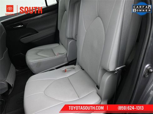 Used 2023 Toyota Highlander Limited image 22