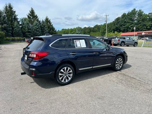 Used 2018 Subaru Outback 3.6R Touring AWD/4WD image 6