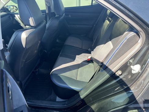 Used 2019 Toyota Corolla SE FWD image 5