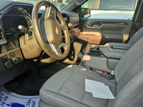 Used 2024 Chevrolet Silverado 1500 LT AWD/4WD image 3