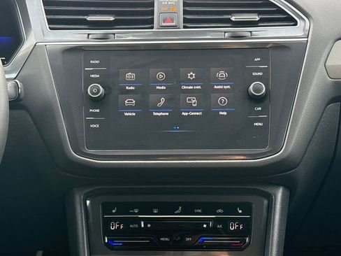 Used 2022 Volkswagen Tiguan SE image 26