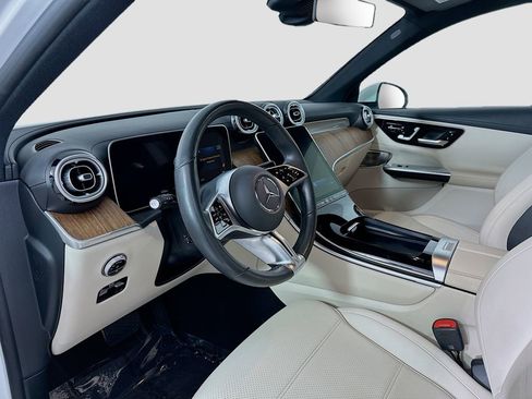 Used 2023 Mercedes-Benz GLC 300 4MATIC image 4