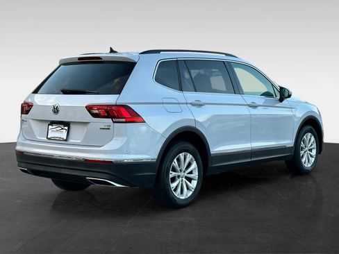 Used 2018 Volkswagen Tiguan SE w/ Panoramic Sunroof Package image 7
