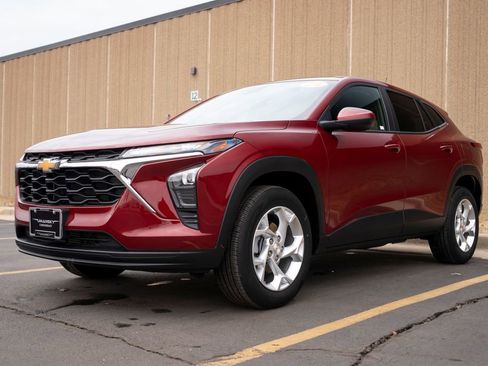 Certified 2024 Chevrolet Trax LS w/ LS Convenience Package image 4