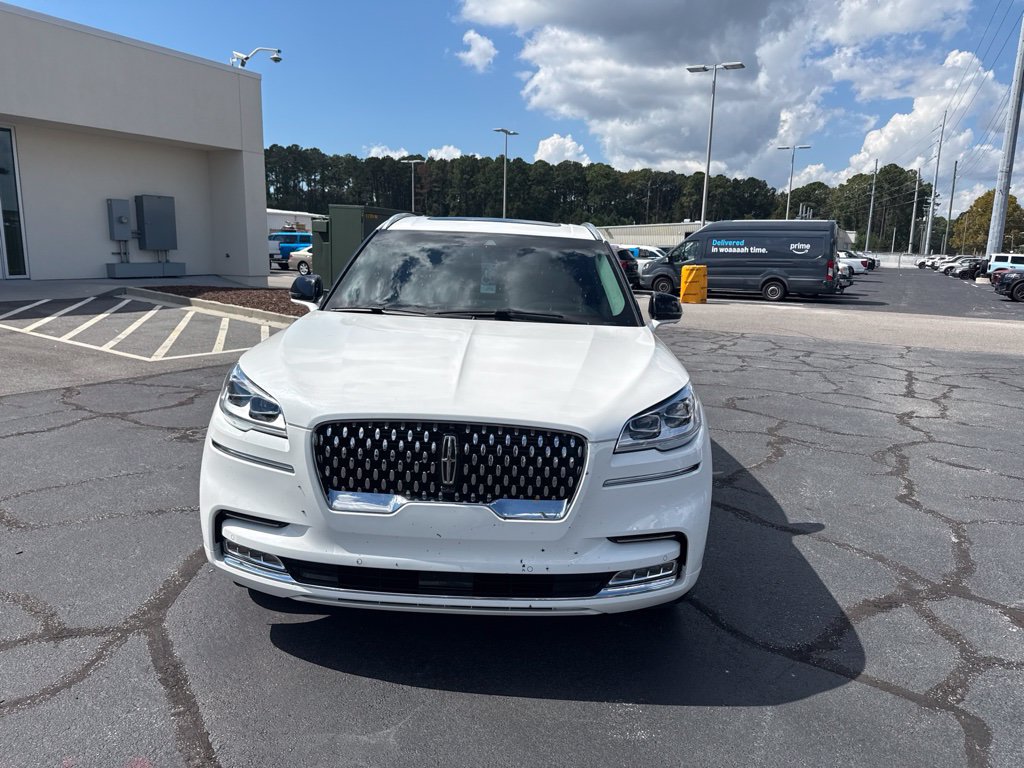 Used 2023 Lincoln Aviator Black Label w/ Class IV Trailer Tow Package AWD/4WD image 3