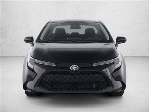 Used 2022 Toyota Corolla LE FWD image 2