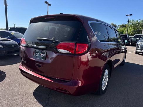 Used 2022 Chrysler Voyager LX FWD image 10