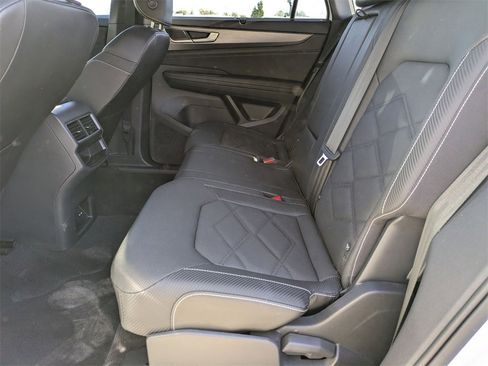 Used 2025 Volkswagen Atlas Cross Sport SE image 22